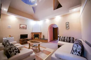 Venin Hotel - Image 2