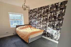 Spacious Central Home - Sleeps 7 Garden & Parking - Image 5