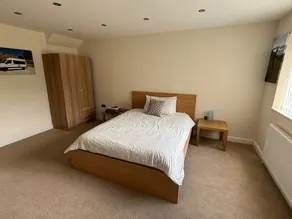 12 Guests - Hot Tub - Free Parking in Huddersfield - Image 3