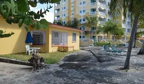 Four Aces Apartments - Image 5