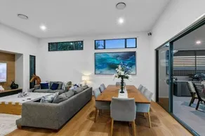 Beachside Buddina Luxury Family House 5 Bedrooms - Image 2