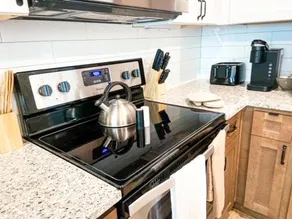 Upscale SoHo WaterFront 2 Bedroom Brand New Condo - Image 4