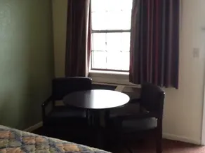 Relax Inn Lakeland - Image 4
