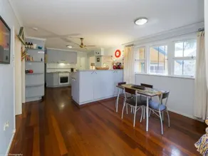 Pet Friendly Cottage in Torquay - Hervey Bay 430m or 5 min walk to dog friendly Shelly Beach - Image 4