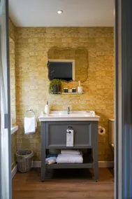 The Bell Country Inn - Image 5