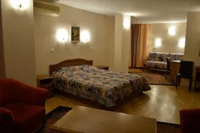 Hotel Drama - Image 2