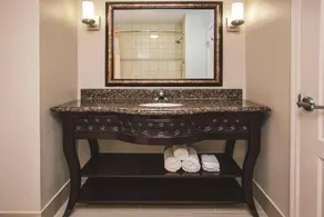 La Quinta Inn & Suites by Wyndham Dallas South-DeSoto - Image 3