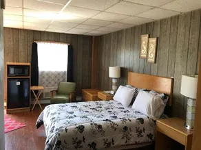 Pittsfield Motor Inn - Image 4
