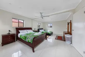 Tuggeranong Short Stay #11C Sleeps 8 - Image 2