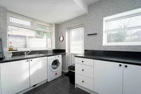 Modern 2-bed House Liverpool Close to Aintree Hosp - Image 4