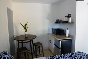 Mi Casa Es Tu Casa, Airport Suites - Image 3