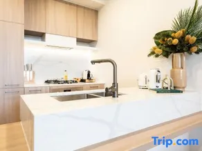 Stylish 1BR Apt in Ivanhoe with Free Parking - Image 5