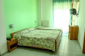 Hotel Holiday - Image 4