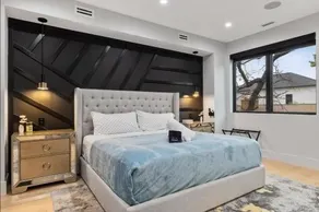 Top of The Hill Luxury Clarendon 4-br Homestay - Image 3