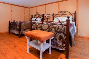 Coyote Station Guesthouse - Image 4