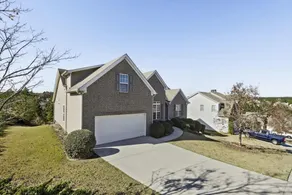 Monthly Rental $3000 Near Shopping & Restaurants - Image 2