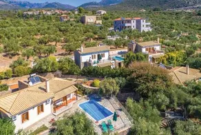Daphne Aghios Nikolaos Peloponnese - Image 4