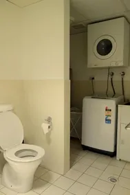 Kingston Comfy Apartment - Image 4