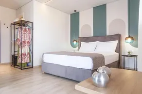 9 Luxury Rooms - Image 4