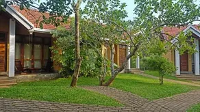 Saunter Paradise Hotel - Image 4