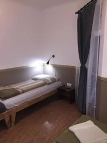 Elvis Guesthouse Budapest - Image 2
