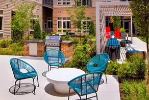 Spacious 2BR plus Den - Pool Balcony & 3 Queens - Image 3