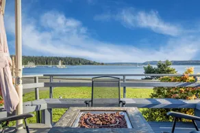 The Little Pink House by AvantStay Water Views - Image 3