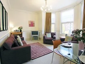 Clarendon House And Gardens - Image 3