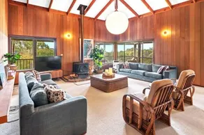 Birdie Beach House - huge lounge and verandahs - Image 4