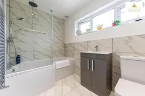 Contractors 3 Bed 2Bath House Free Off Street Parking for 2 Cars WiFi Stevenage Self Catering Sleeps 5 Guests By White Orchid Property Relocation - Image 5