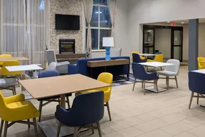 Holiday Inn Express Hotel & Suites Cincinnati-North/Sharonville - Image 3