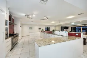 AJ's Mudgee Guesthouse - Image 2