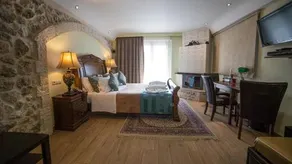 Arhontopetra Suites & Spa - Image 3