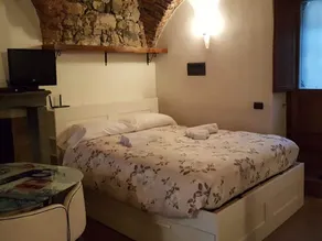 Lakeside Holiday Home in Clusane with Balcony - Image 2