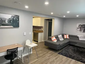 Modern 3 BR Home - Family Friendly - Image 2