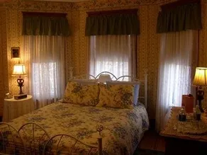 Rose & Thistle Bed & Breakfast - Image 2