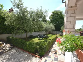 Lovely apartment with private balcony, pool with deckchairs, fenced garden, bbq - Image 2