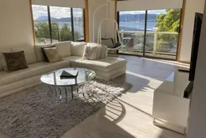 Spacious Modern Home Outstanding Views sleeps 9 - Image 2