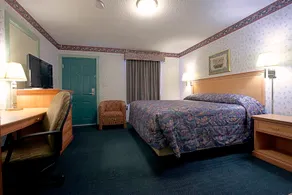 Bay Side Inn & Suites - Image 5