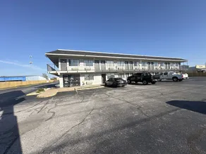 Super 7 INN - Image 2