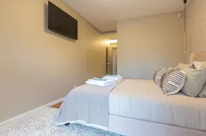 Deluxe 2BDR Apartment in Carcavelos by LovelyStay - Image 2
