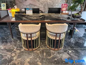Mountain Lake Hotel in Haining - Image 2