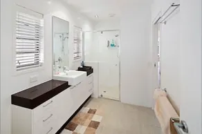 Gold Coast Beachside Holiday House - Image 3
