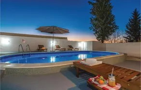 Amazing Home in Murvica With Wifi, 2 Bedrooms and Outdoor Swimming Pool - Image 2
