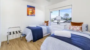 Stylish Unit Opposite Foreshore Sylvan Beach Esp Bellara - Image 2