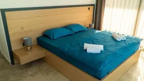 Royal Blue Luxury Villas - Image 2