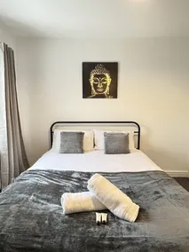 Remarkable 2 bed House in Rochester - Image 2