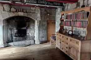 The Tower at Plane Castle-sleeps 4-pets Ok-parking - Image 4