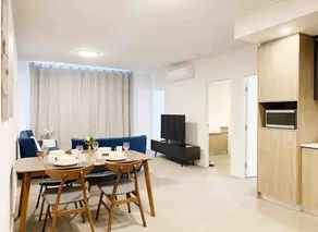 Modern apartment in Cannington - Image 4