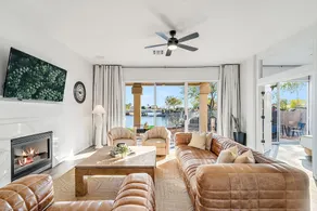 Lakefront Oasis - Image 4